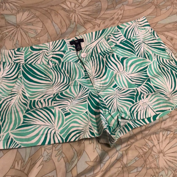 Size 16 Gap Leaf Print Shorts - Picture 1 of 3